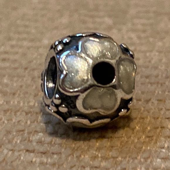 Pandora Daisy White Enamel Charm - Picture 11 of 14